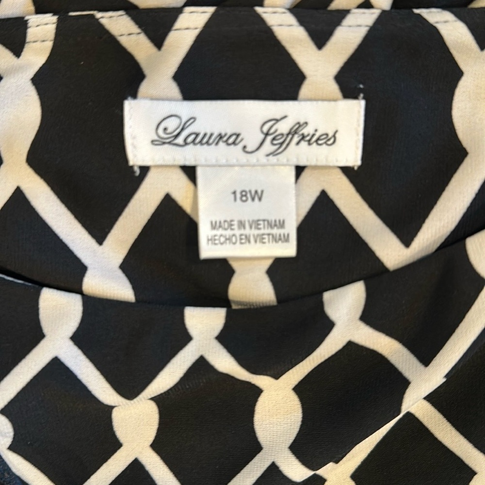 Black & White Geometric Midi Dress with Pink Accents - Picture 4 of 5